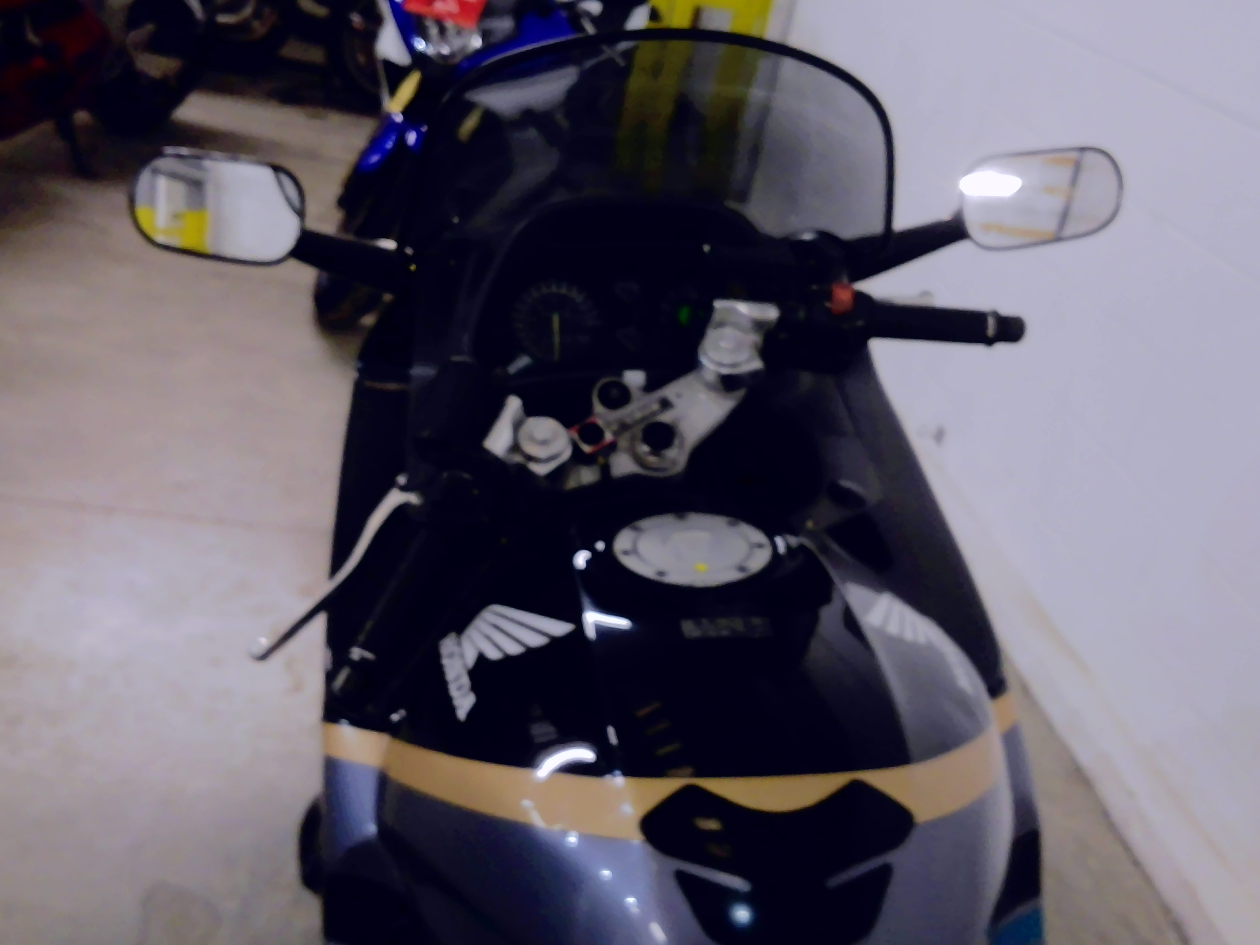 CBR1000F - Image 2